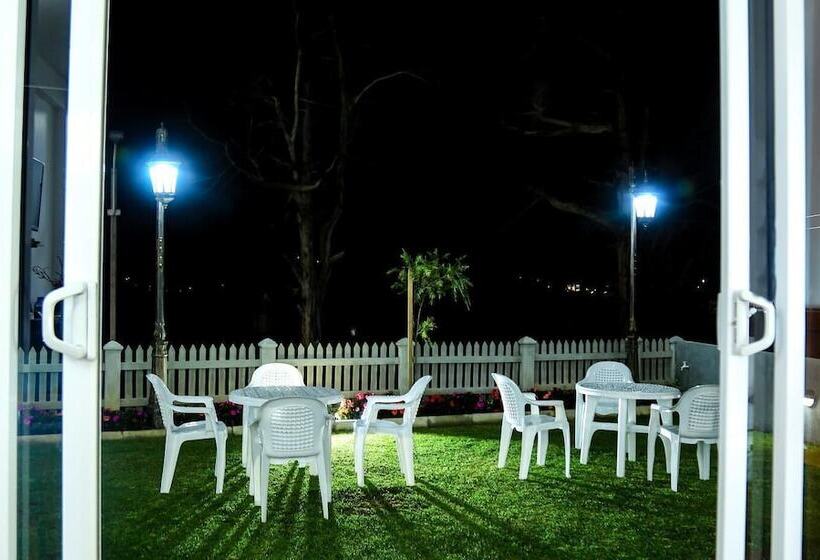 בית מלון כפרי Royal Lake