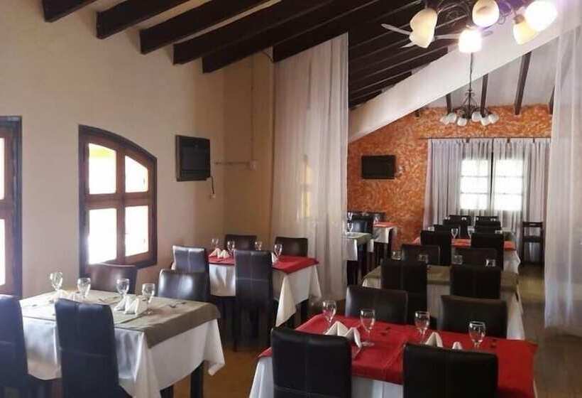 ホテル Sanagasta Hosteria