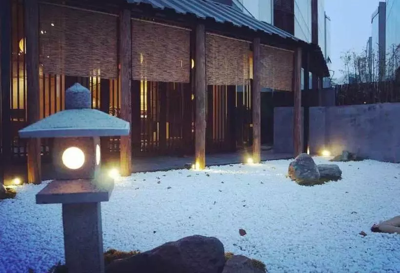 Hotelli Shanghai Zhuli Kosa Spring Resort