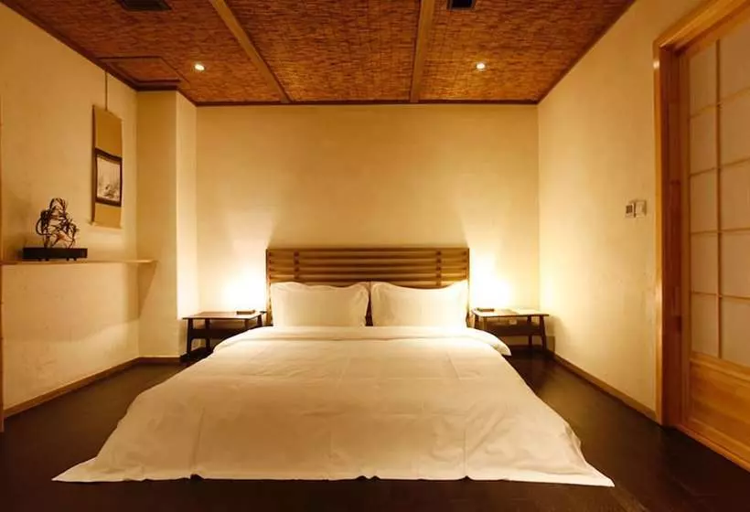 Hotelli Shanghai Zhuli Kosa Spring Resort