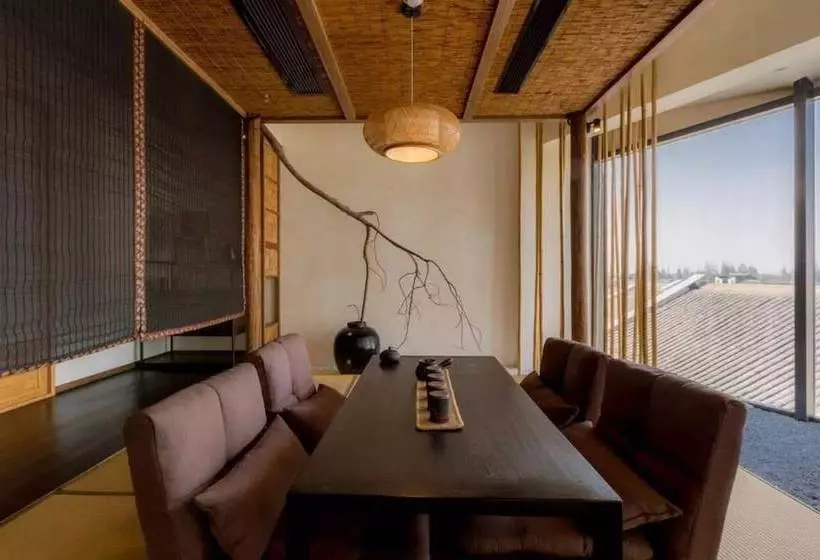 Hotelli Shanghai Zhuli Kosa Spring Resort