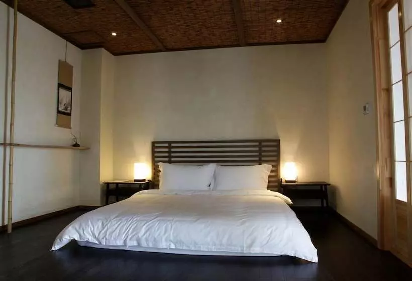 Hotelli Shanghai Zhuli Kosa Spring Resort