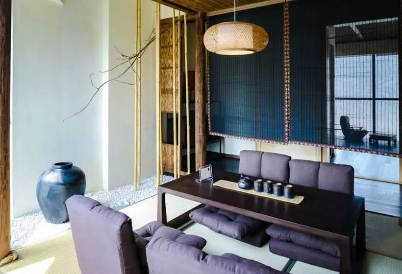 Hotelli Shanghai Zhuli Kosa Spring Resort