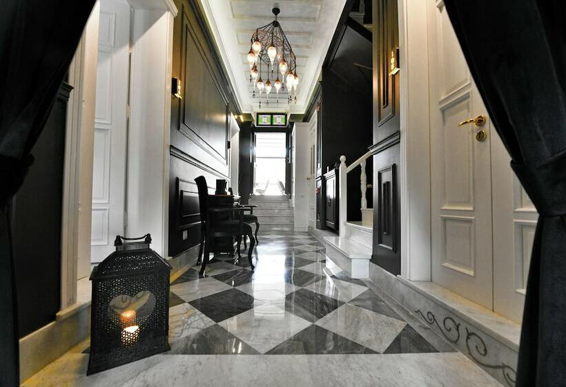 簡易ホテル Siyah Lale Cunda 1841