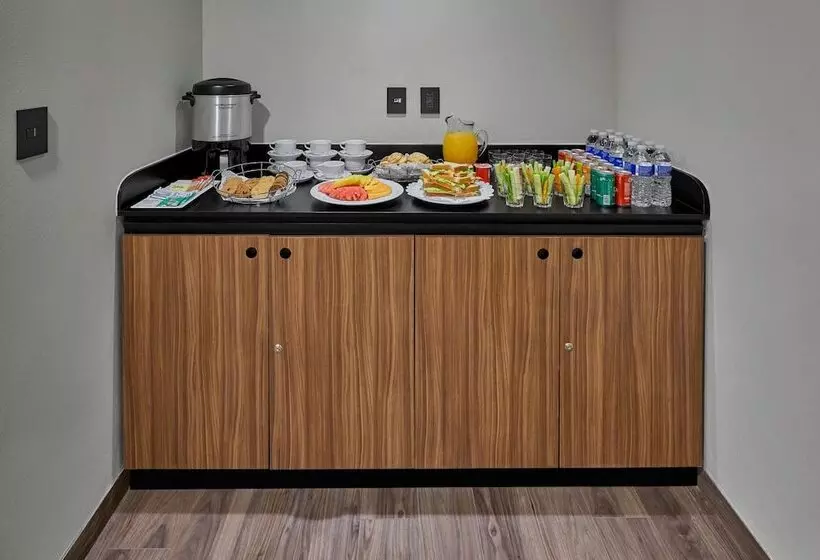 Hotelli City Express Plus By Marriott Ensenada