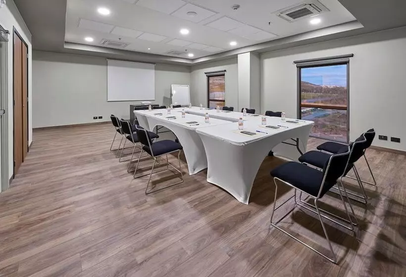 Hotelli City Express Plus By Marriott Ensenada