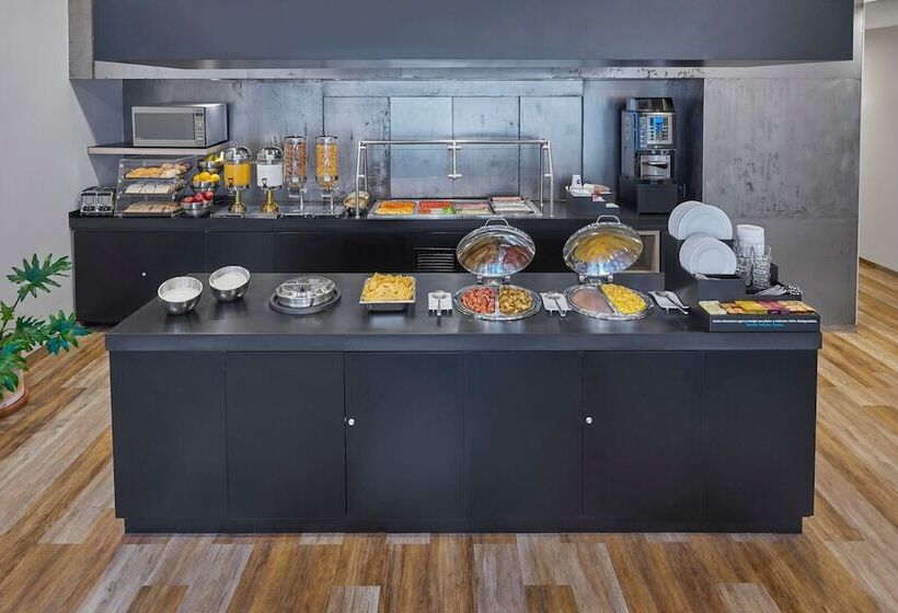 호텔 City Express Plus By Marriott Ensenada