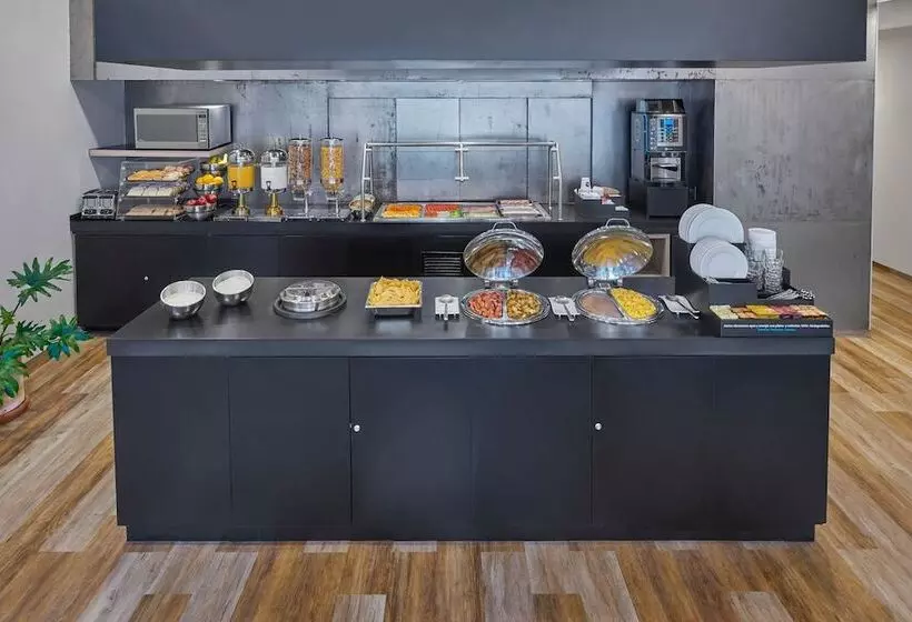 Hotelli City Express Plus By Marriott Ensenada