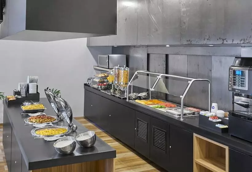 Hotelli City Express Plus By Marriott Ensenada