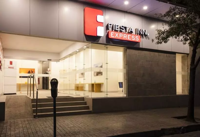ホテル Fiesta Inn Express Monterrey Centro