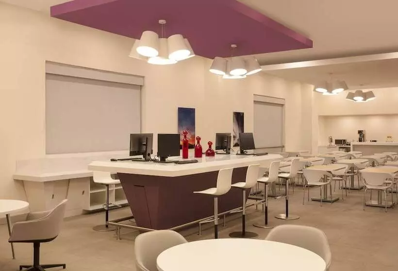 ホテル Fiesta Inn Express Monterrey Centro