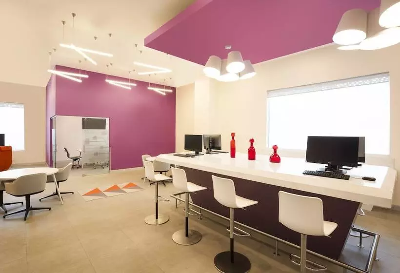 ホテル Fiesta Inn Express Monterrey Centro