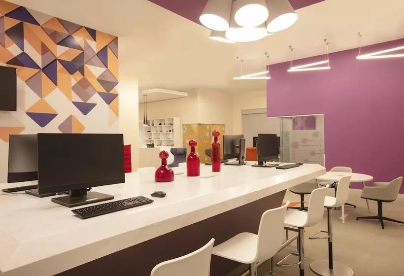 ホテル Fiesta Inn Express Monterrey Centro