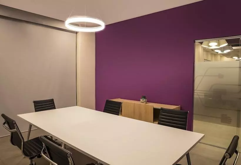 ホテル Fiesta Inn Express Monterrey Centro