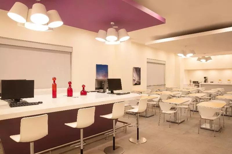 ホテル Fiesta Inn Express Monterrey Centro