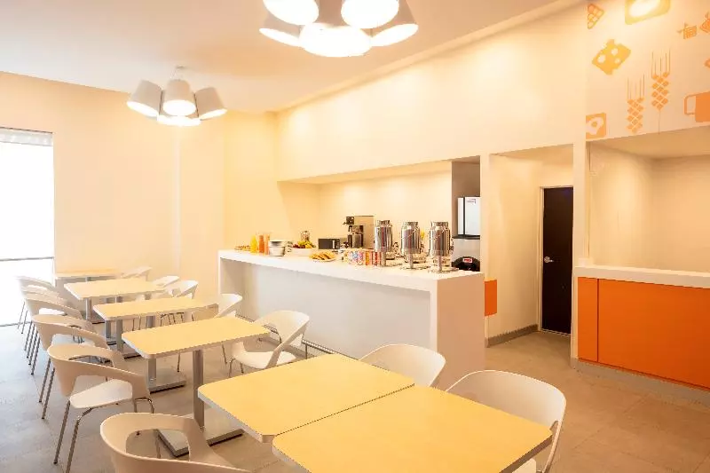 ホテル Fiesta Inn Express Monterrey Centro