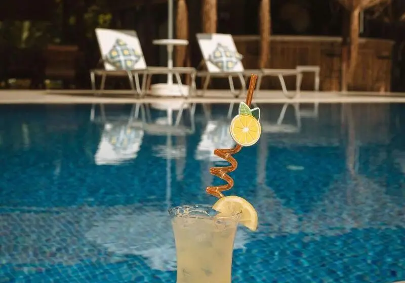 Lemon Garden Hotel Turkbuku