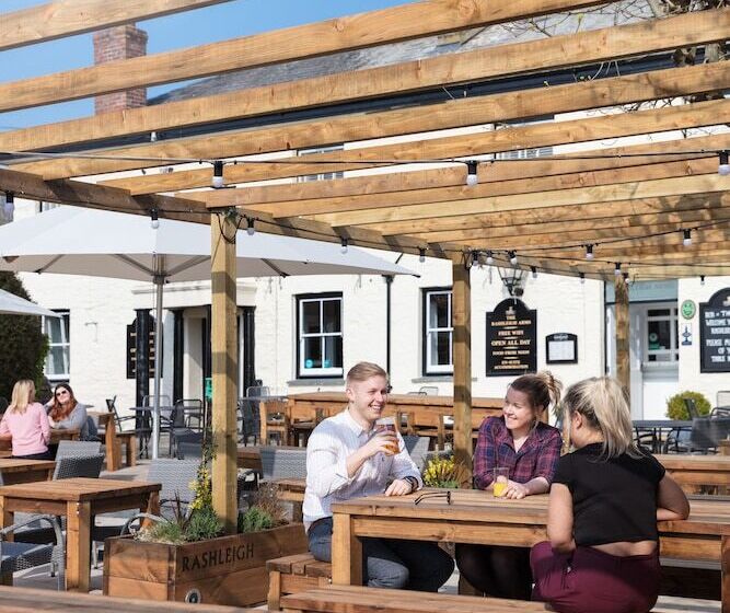 فندق صغير Rashleigh Arms