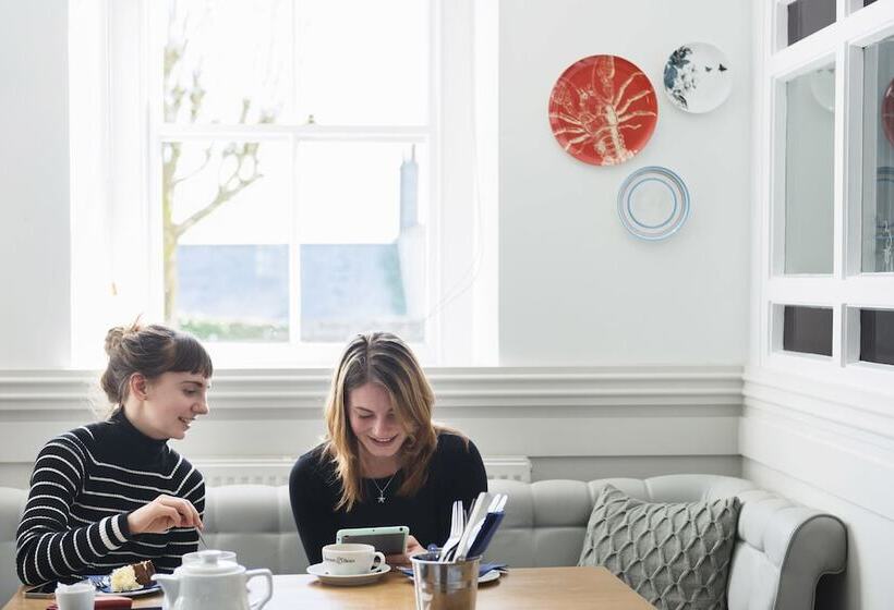 فندق صغير Rashleigh Arms