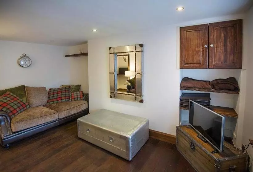 Retkeilymaja The Falls Of Dochart Inn