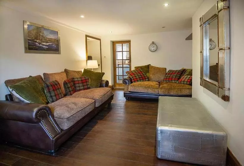 Retkeilymaja The Falls Of Dochart Inn