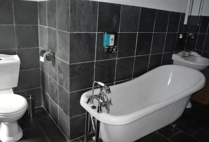 Retkeilymaja The Falls Of Dochart Inn