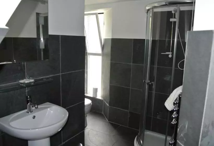 Retkeilymaja The Falls Of Dochart Inn