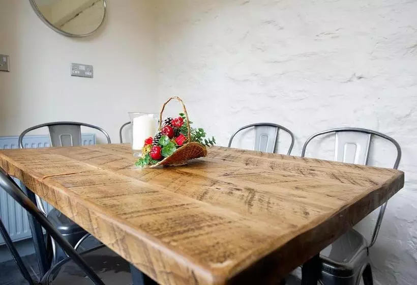 Retkeilymaja The Falls Of Dochart Inn