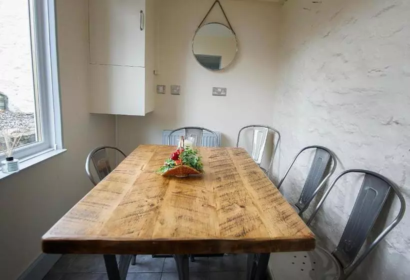 Retkeilymaja The Falls Of Dochart Inn