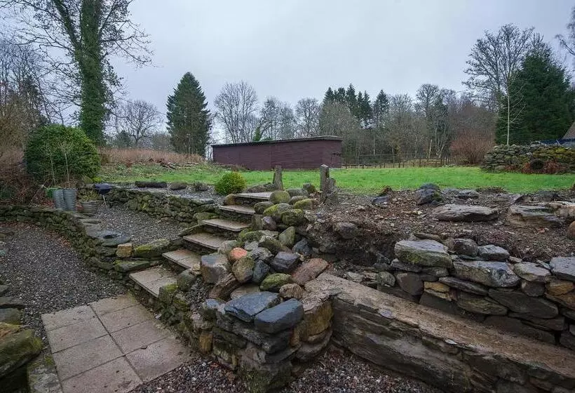 Retkeilymaja The Falls Of Dochart Inn