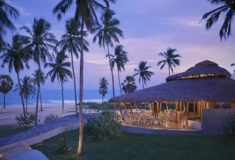 Hotelli Jetwing Surf