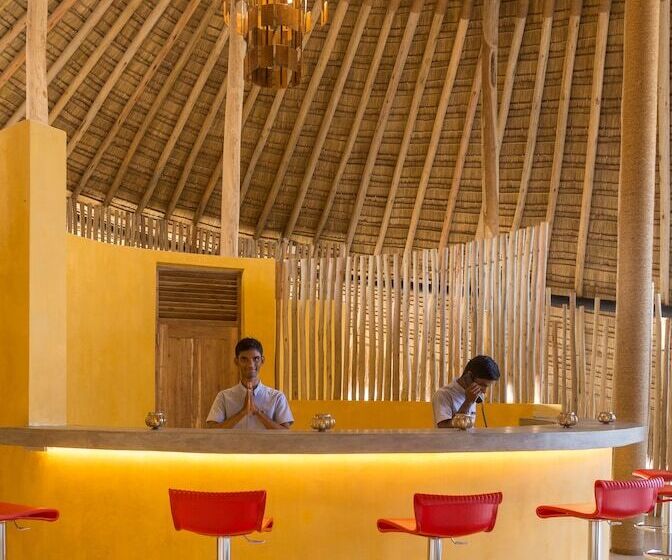 בית מלון כפרי Jetwing Surf