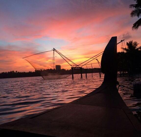 فندق Olam On The Lake