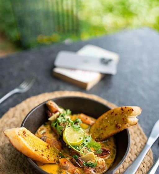 فندق Olam On The Lake