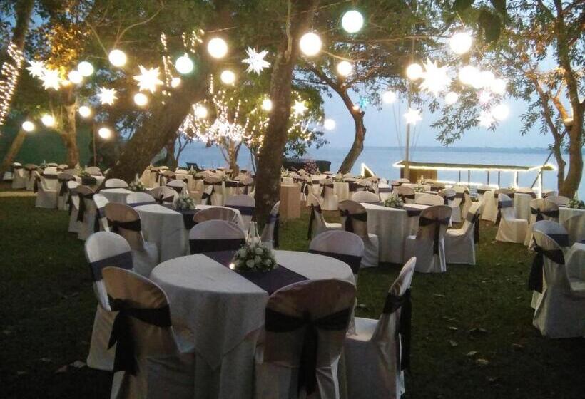 فندق Olam On The Lake