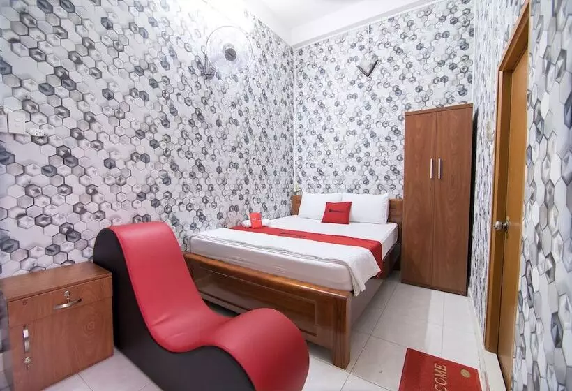 هتل Reddoorz Near Tan Son Nhat Airport 3