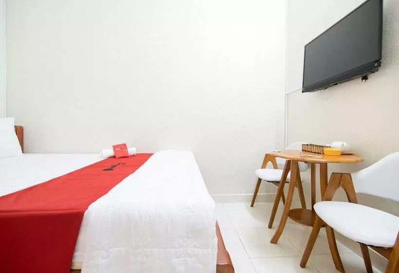 هتل Reddoorz Near Tan Son Nhat Airport 3
