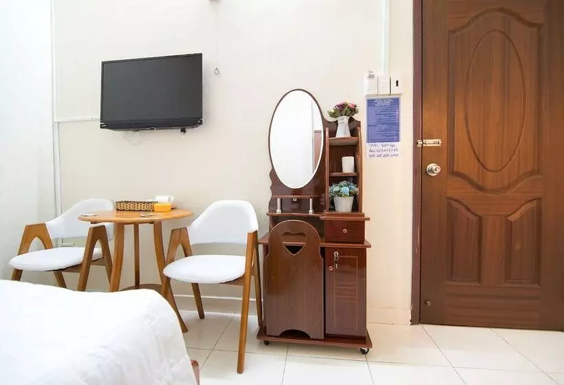 هتل Reddoorz Near Tan Son Nhat Airport 3