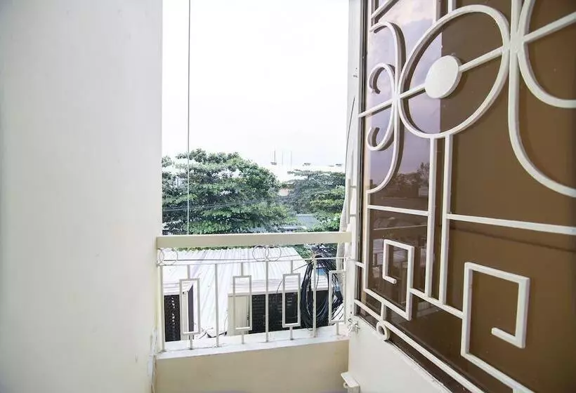 هتل Reddoorz Near Tan Son Nhat Airport 3
