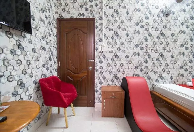 هتل Reddoorz Near Tan Son Nhat Airport 3