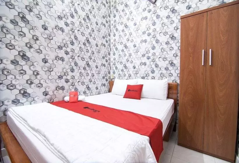 هتل Reddoorz Near Tan Son Nhat Airport 3