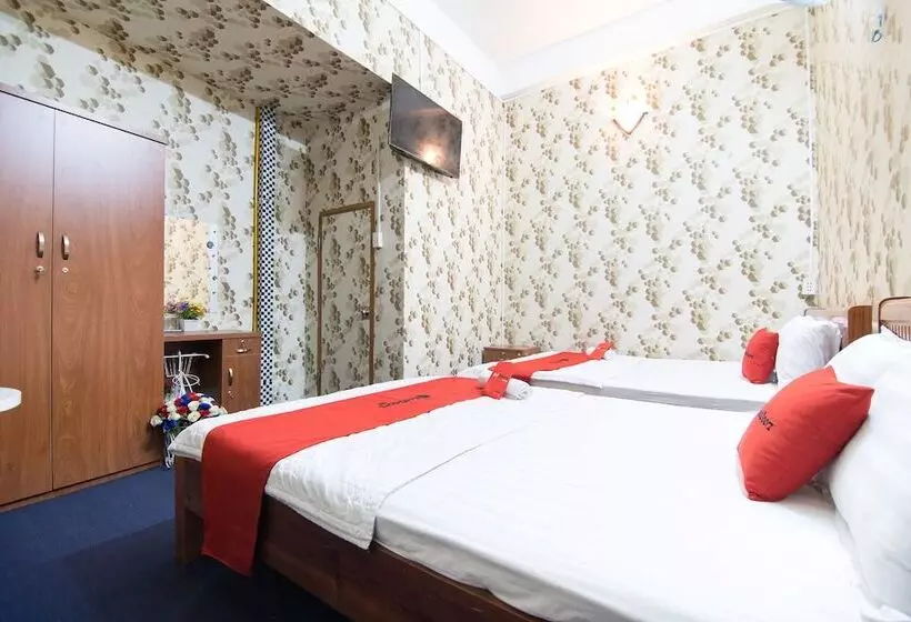هتل Reddoorz Near Tan Son Nhat Airport 3