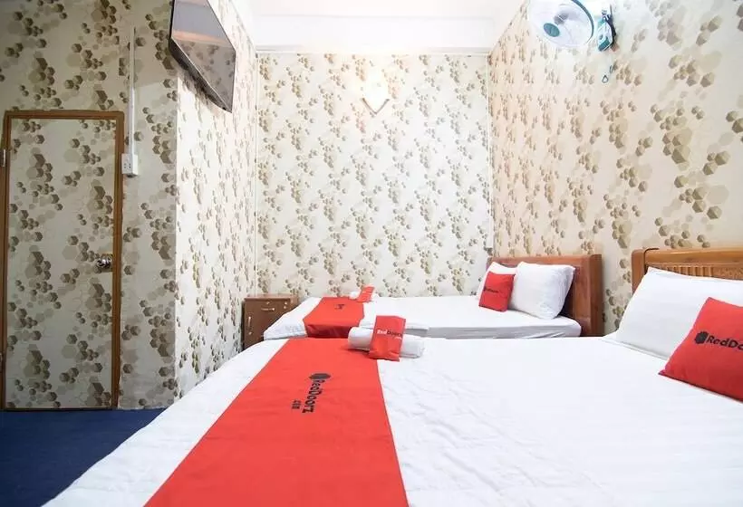 هتل Reddoorz Near Tan Son Nhat Airport 3
