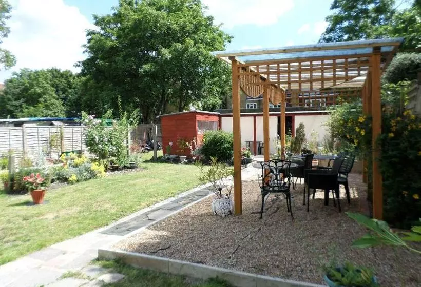 پانسیون Atini Guest House