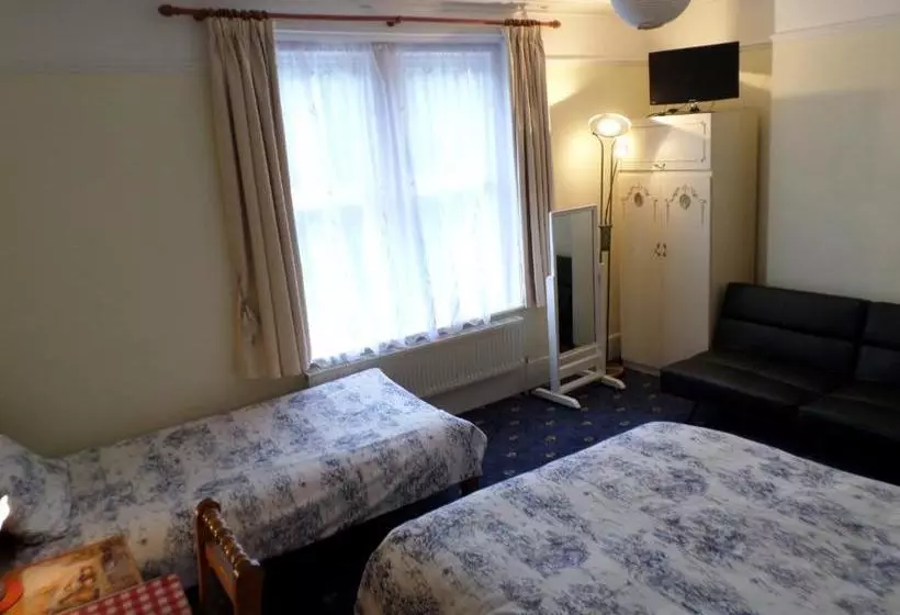 پانسیون Atini Guest House