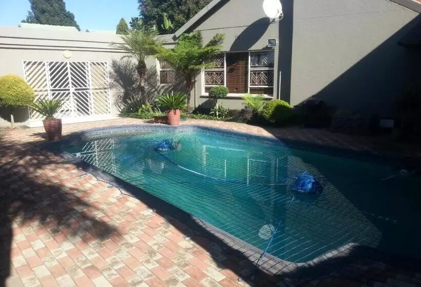 ペンション Big 5 Guest House