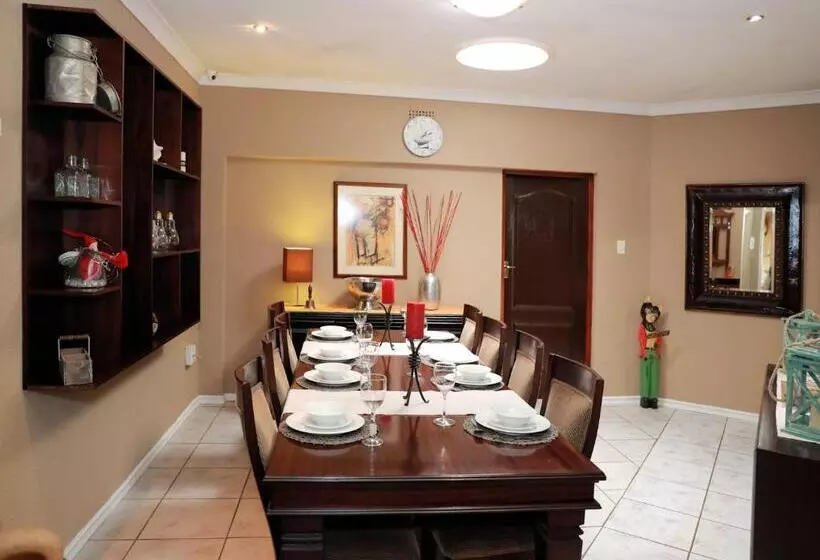 ペンション Big 5 Guest House