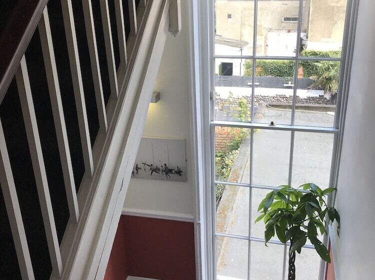 פנסיון Kempfield House