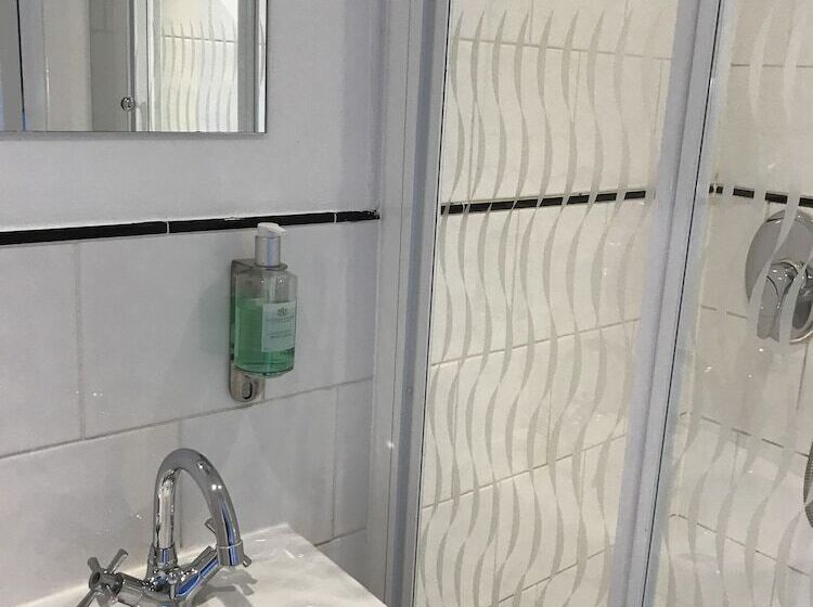 פנסיון Kempfield House