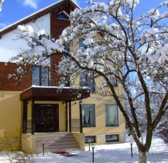 بنسيون Stupina